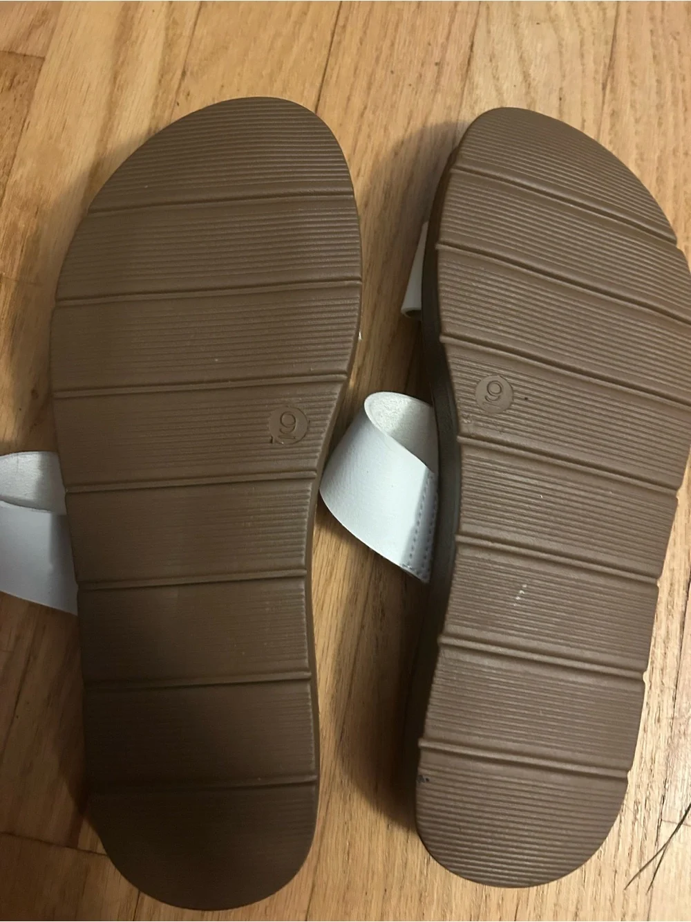 Cushionaire sandals women’s size 9